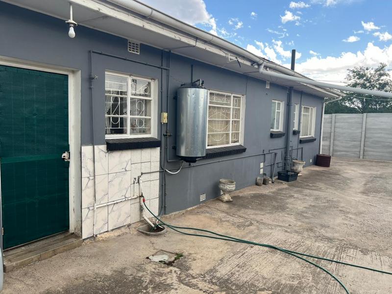 To Let 4 Bedroom Property for Rent in Grahamstown Eastern Cape